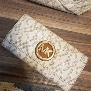 Michael kors wallet